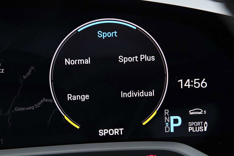 Porsche Taycan 4 Cross Turismo