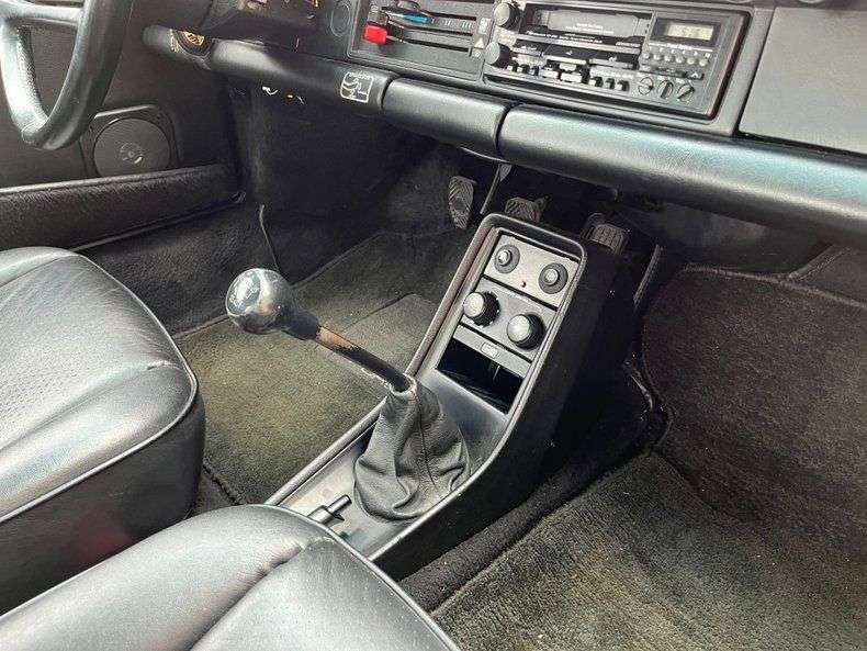 Porsche 911 Carrera 3.2 (US)