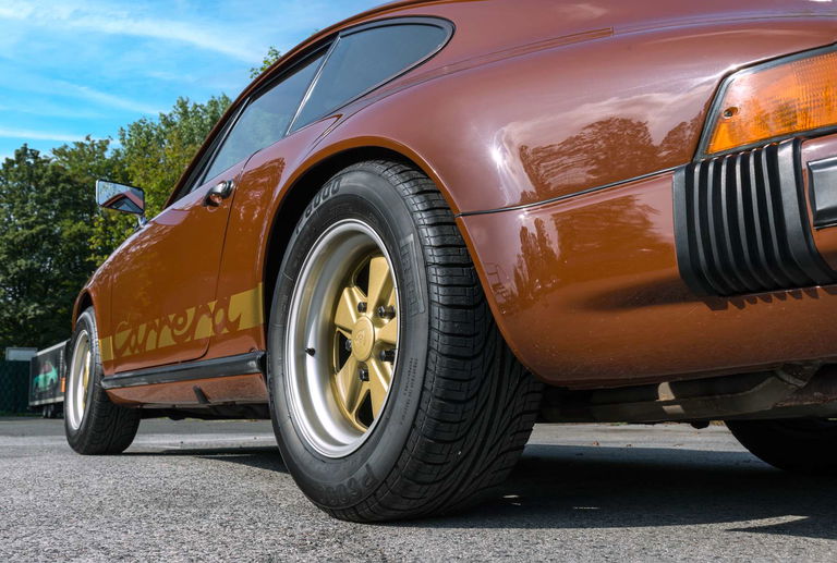 Porsche 911 Carrera 2.7