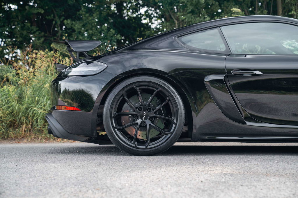 Porsche 718 Cayman GT4