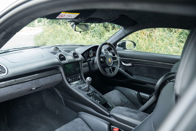 Porsche 718 Cayman GT4