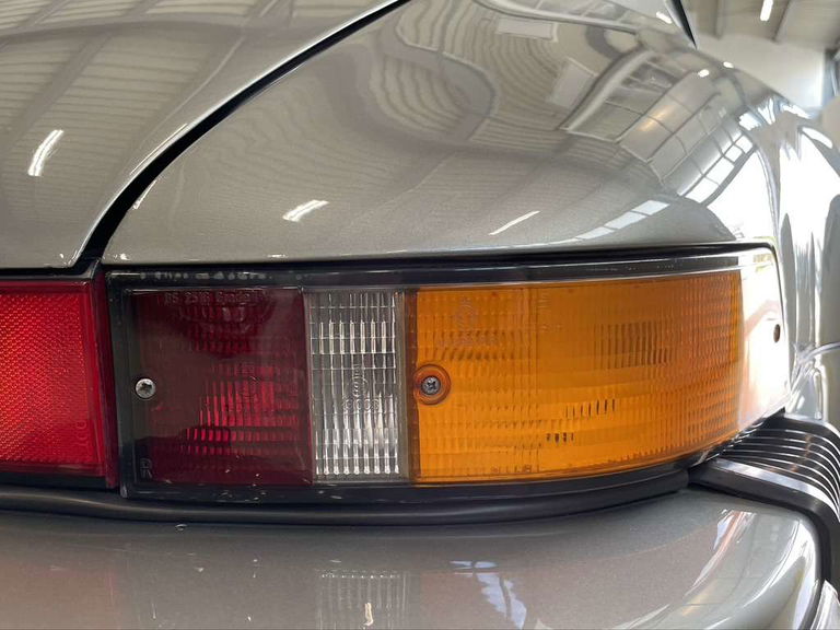 Porsche 911 Carrera 3.2 (KAT)