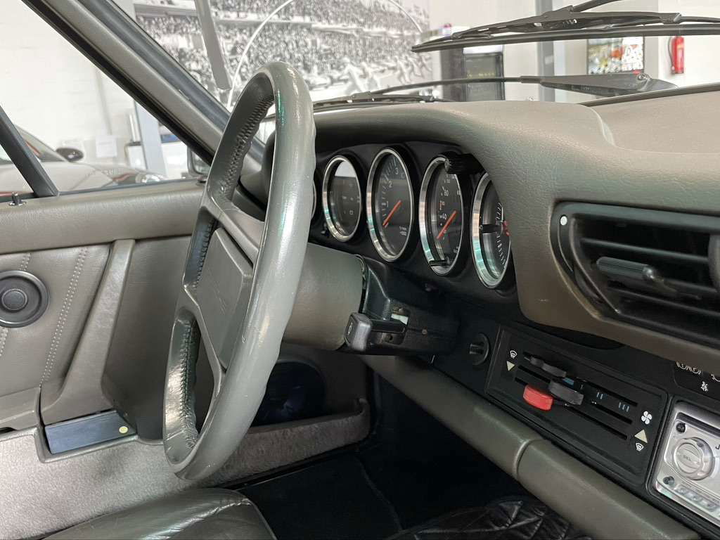 Porsche 911 Carrera 3.2 (KAT)