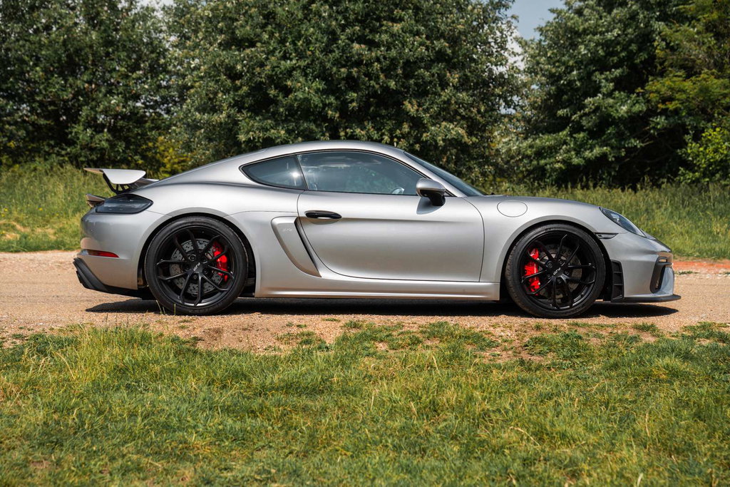 Porsche 718 Cayman GT4