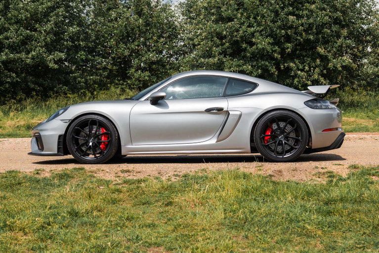 Porsche 718 Cayman GT4
