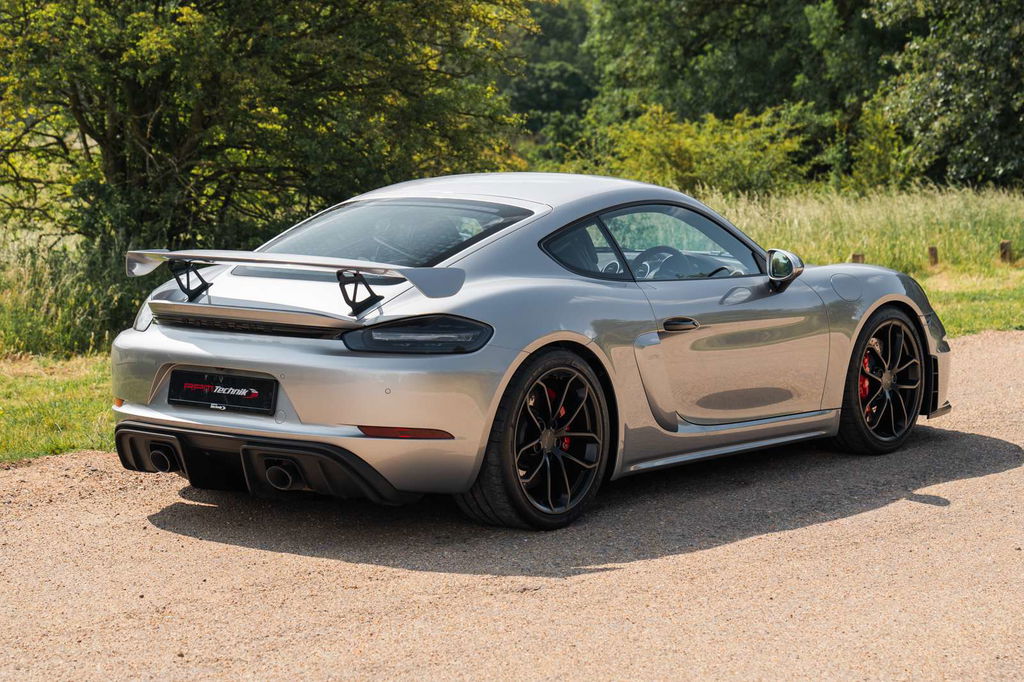 Porsche 718 Cayman GT4