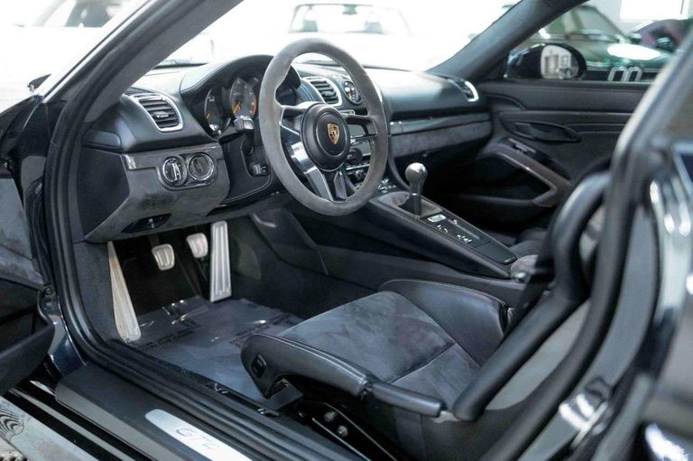 Porsche 981 Cayman GT4