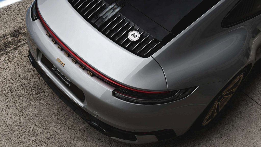 Porsche 911 Carrera GTS Le Mans Centenaire Edition Heckdeckel mit Emblem