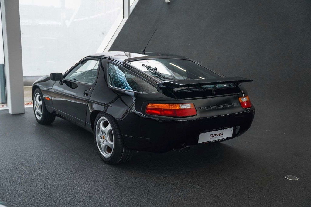 Porsche 928 S4