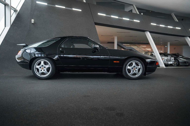 Porsche 928 S4