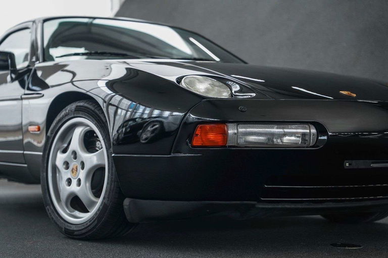 Porsche 928 S4