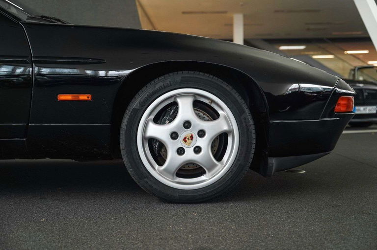 Porsche 928 S4