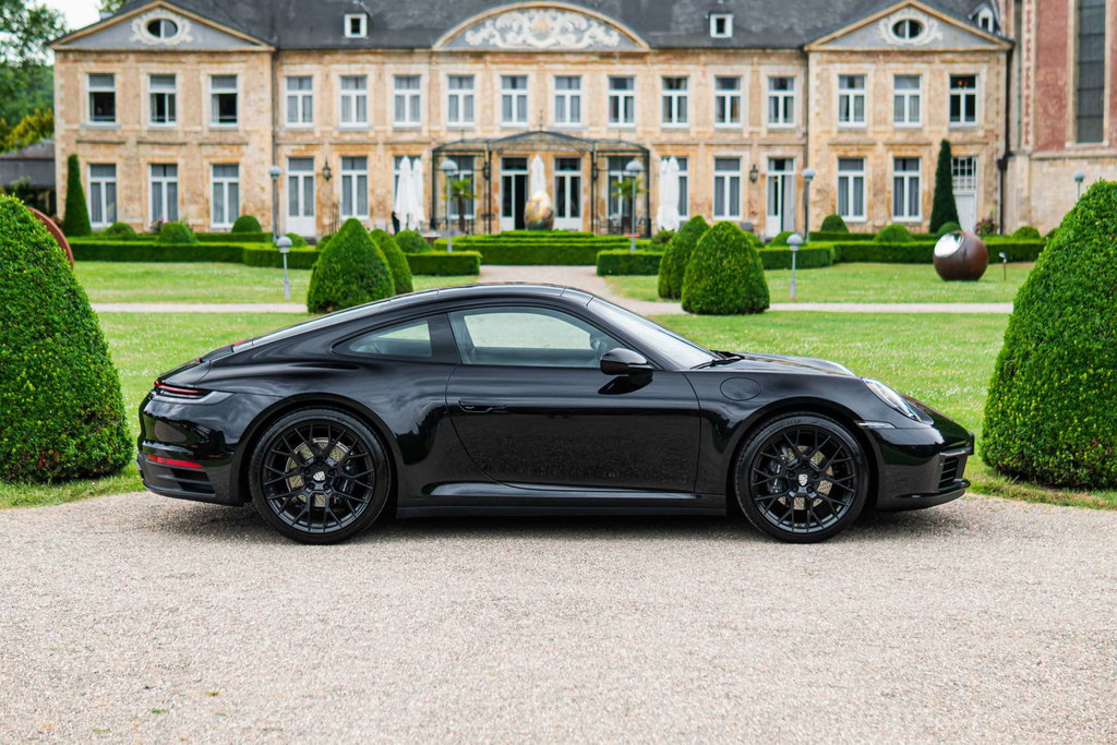 Porsche 992 Carrera 4