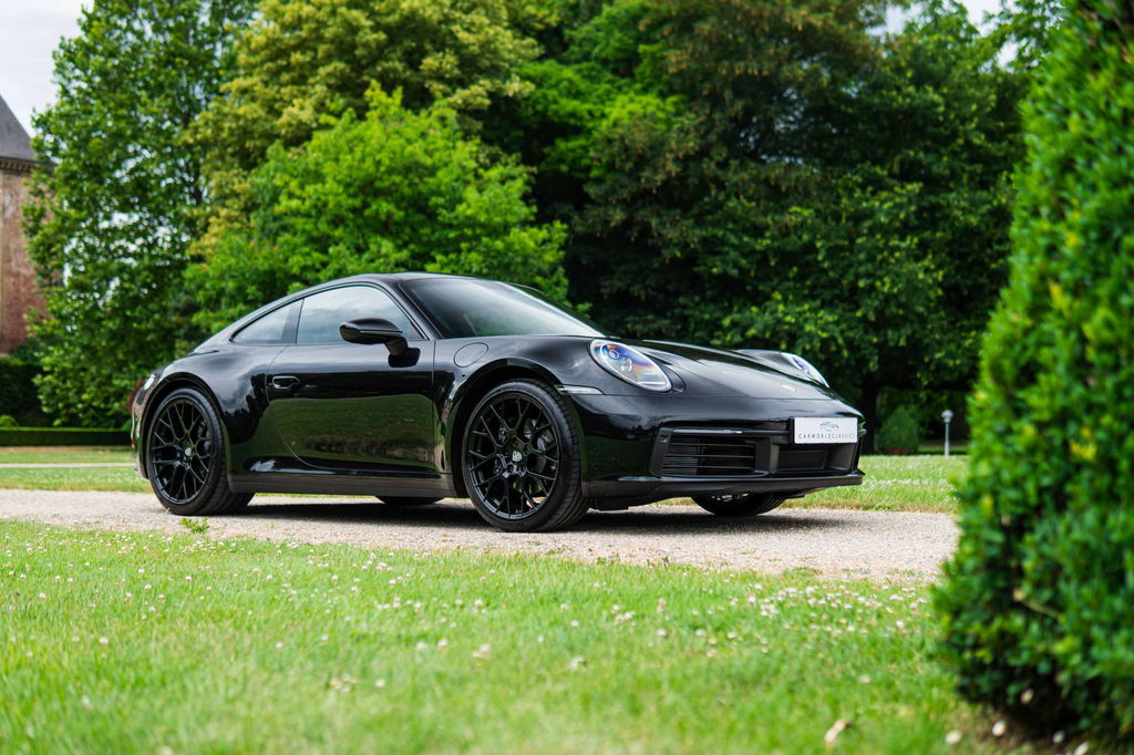 Porsche 992 Carrera 4