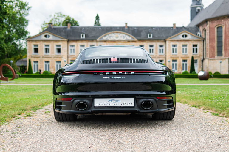 Porsche 992 Carrera 4