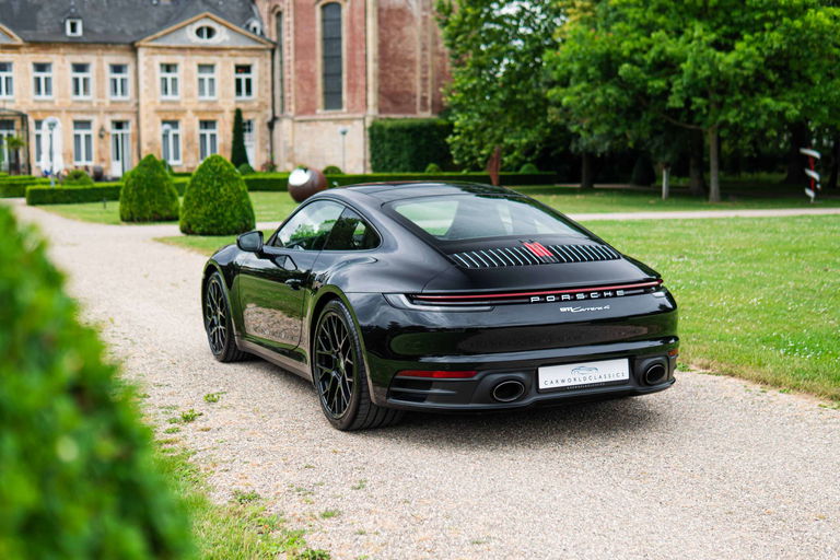 Porsche 992 Carrera 4