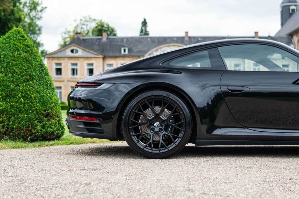 Porsche 992 Carrera 4