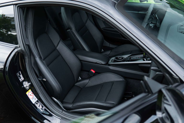 Porsche 992 Carrera 4