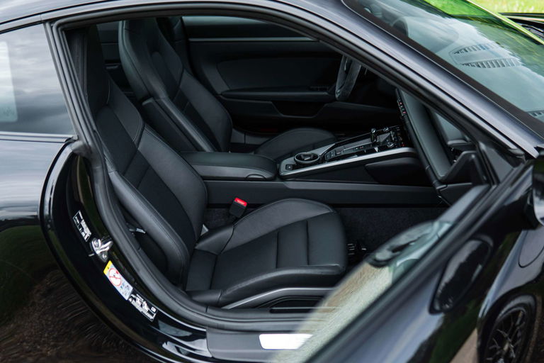 Porsche 992 Carrera 4