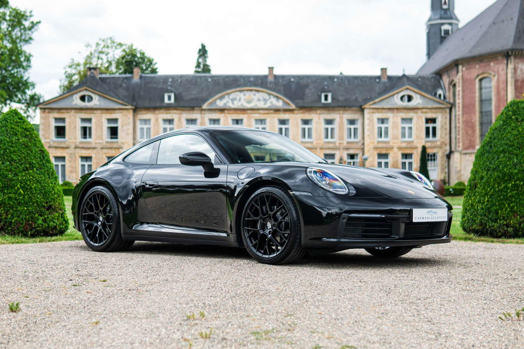 Porsche 992 Carrera 4