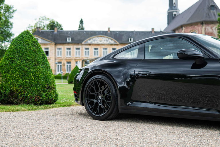 Porsche 992 Carrera 4