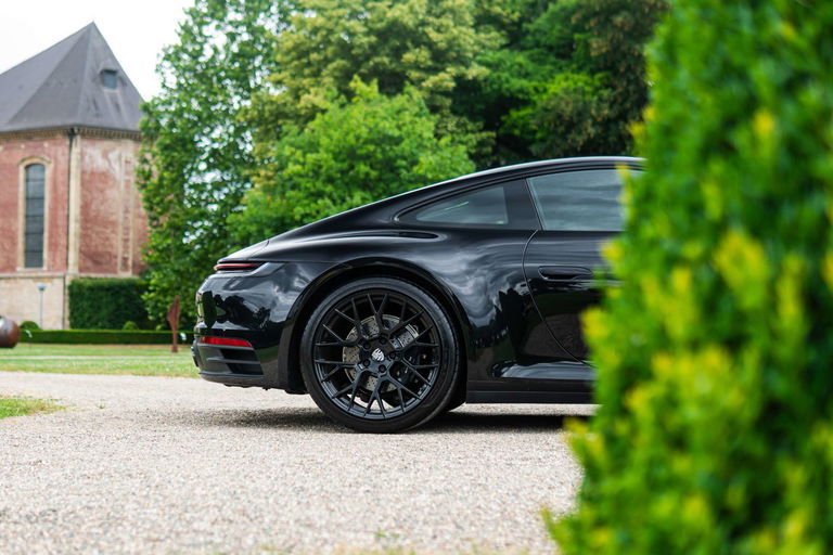 Porsche 992 Carrera 4