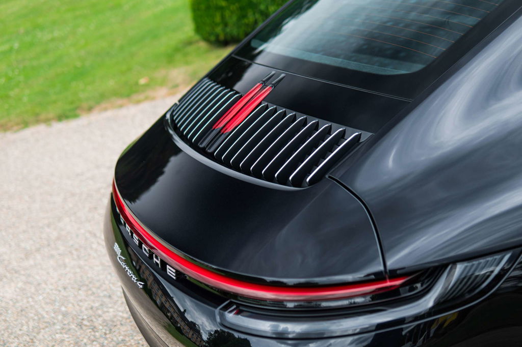 Porsche 992 Carrera 4