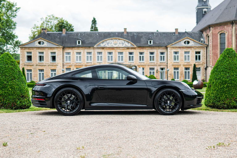 Porsche 992 Carrera 4