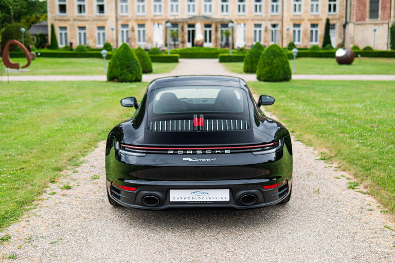 Porsche 992 Carrera 4