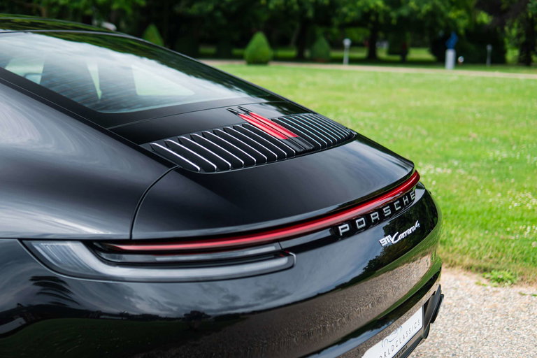 Porsche 992 Carrera 4