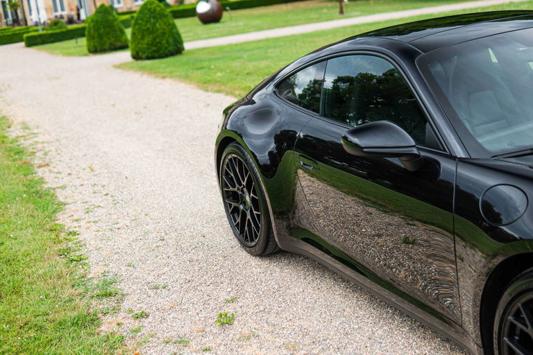 Porsche 992 Carrera 4