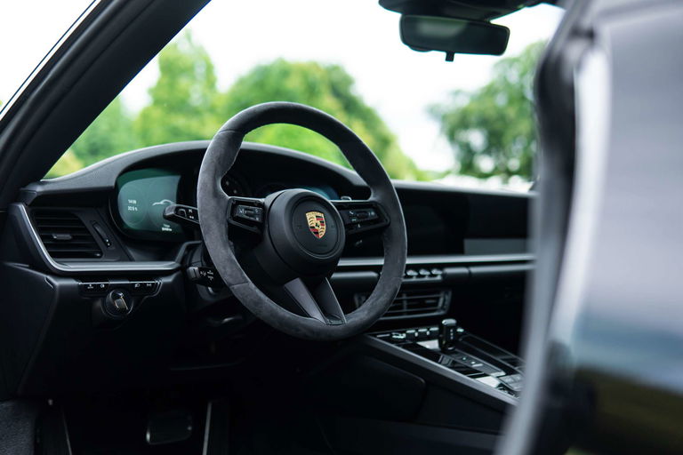 Porsche 992 Carrera 4