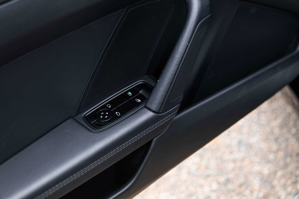 Porsche 992 Carrera 4