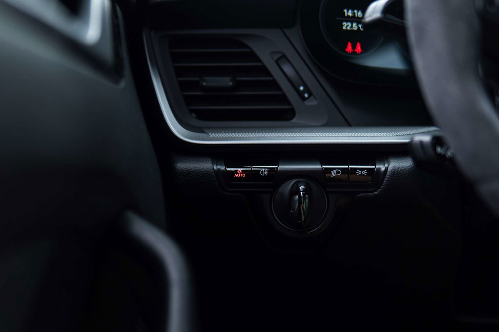 Porsche 992 Carrera 4