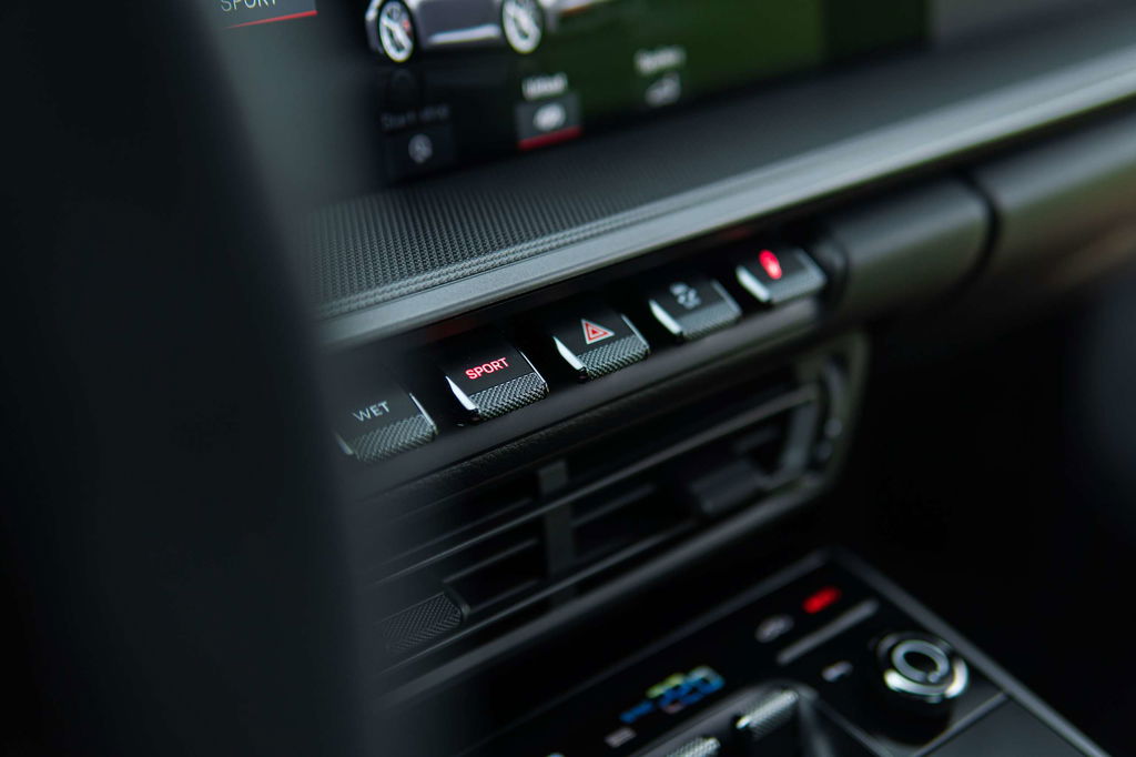 Porsche 992 Carrera 4