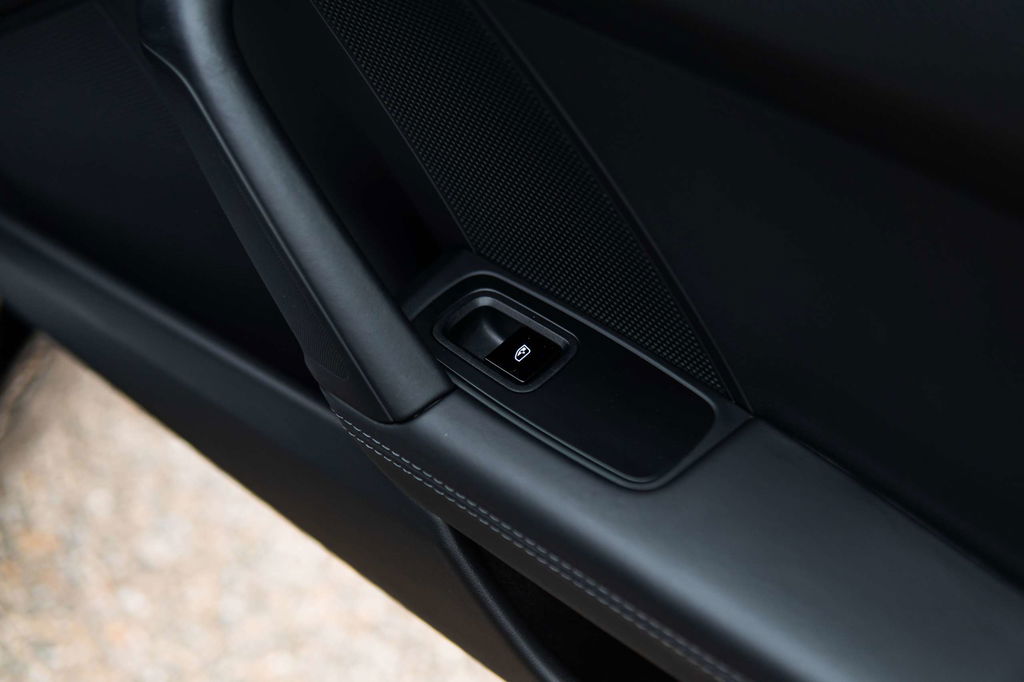 Porsche 992 Carrera 4