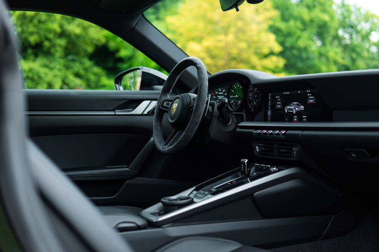 Porsche 992 Carrera 4