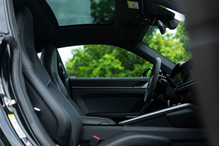 Porsche 992 Carrera 4