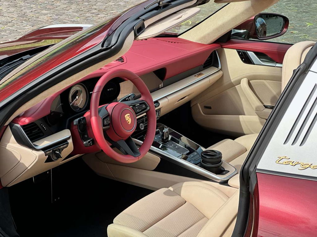 Porsche 992 Heritage Design Edition