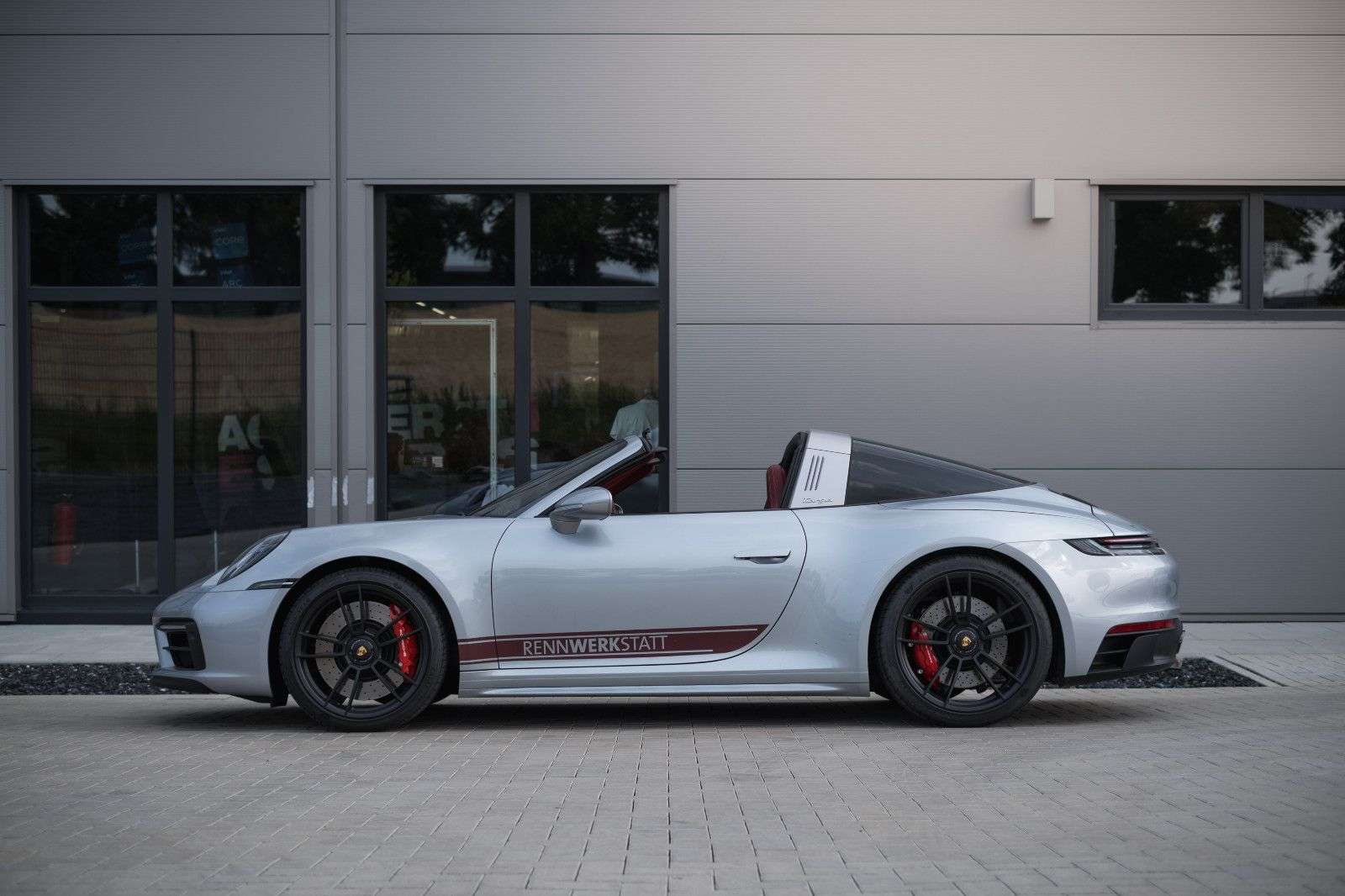 Porsche 992 Carrera 4 GTS