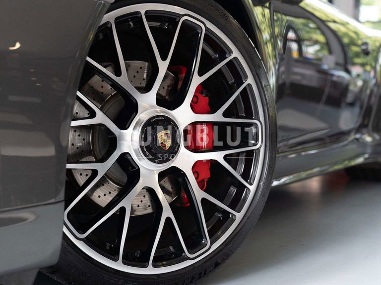 Porsche 991 Carrera 4 GTS