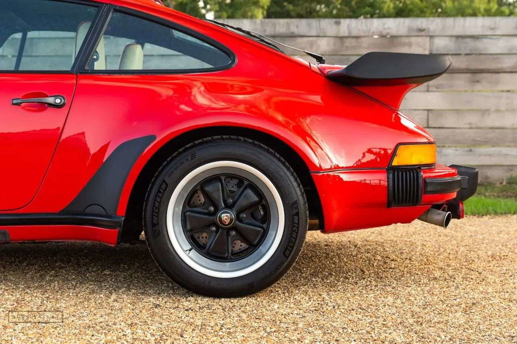 Porsche 911 Carrera 3.2 Supersport