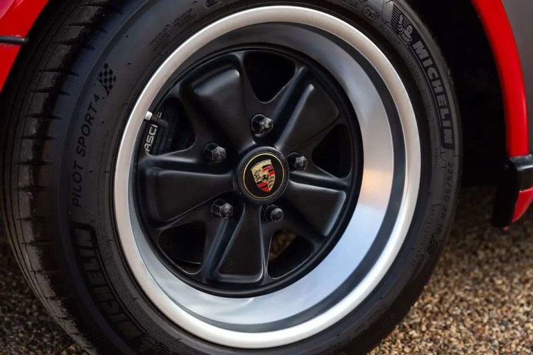 Porsche 911 Carrera 3.2 Supersport