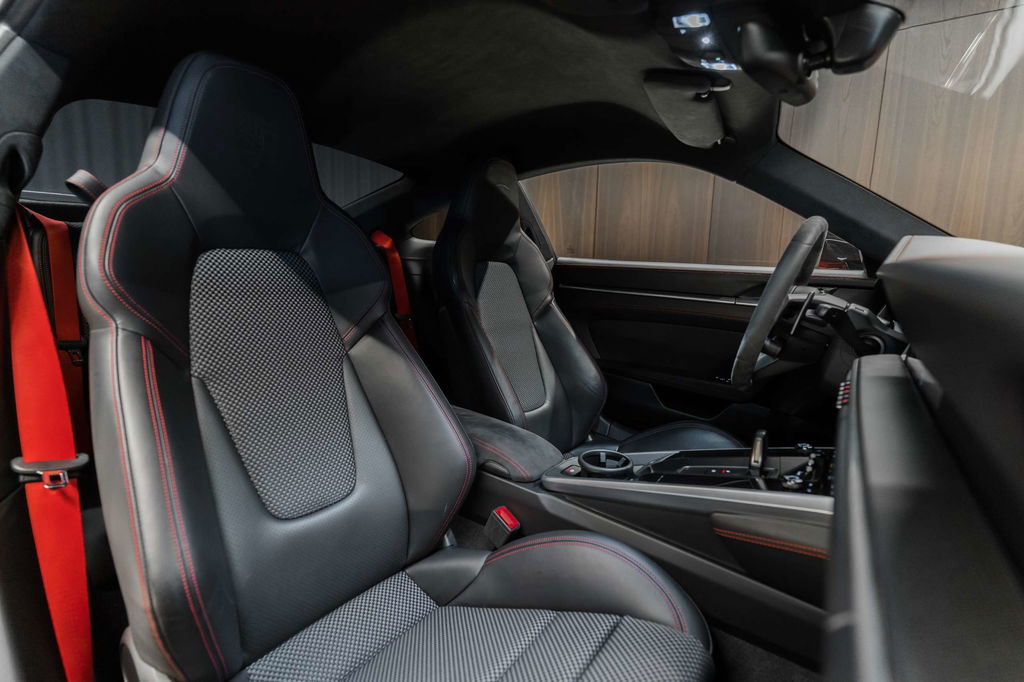 Porsche 992 Carrera 4S