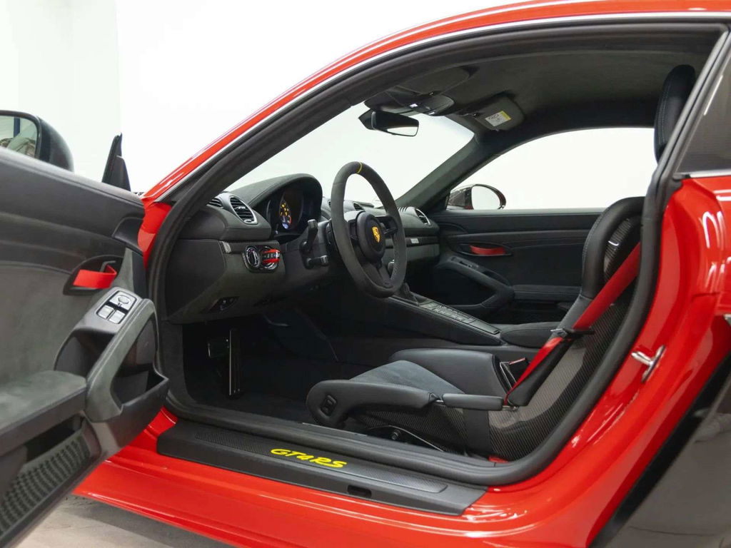 Porsche 718 Cayman GT4 RS