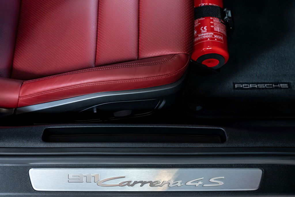 Porsche 992 Carrera 4S