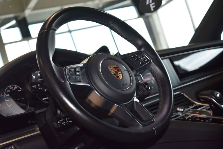 Porsche Panamera 4 E-Hybrid