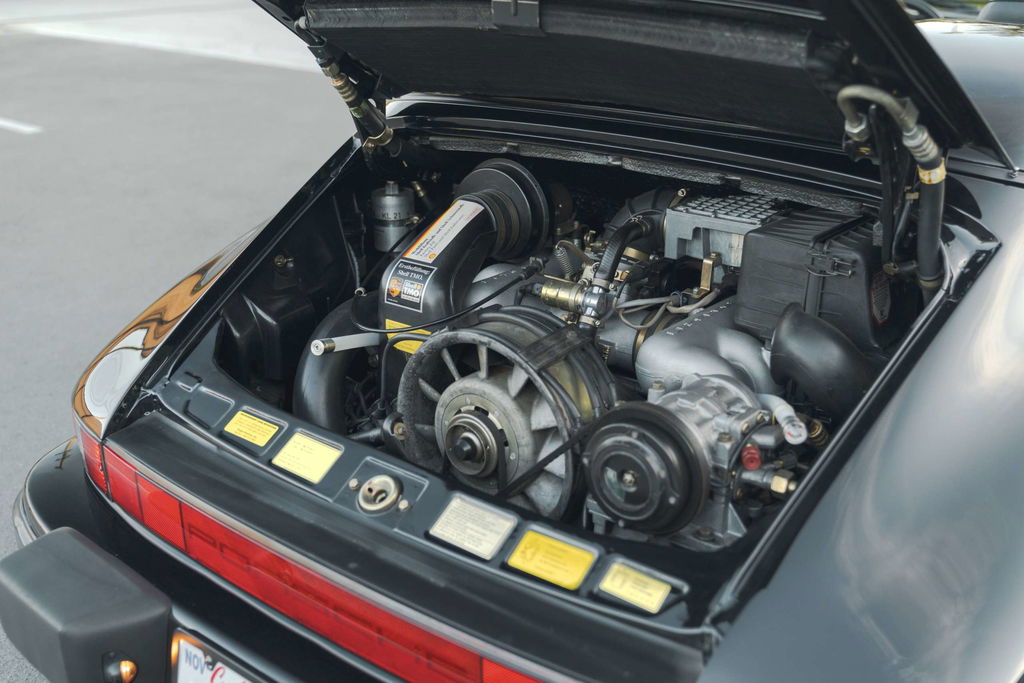 Porsche 911 Carrera 3.2 Speedster (US)