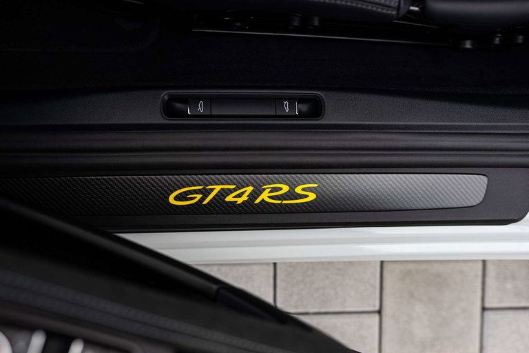 Porsche 718 Cayman GT4 RS