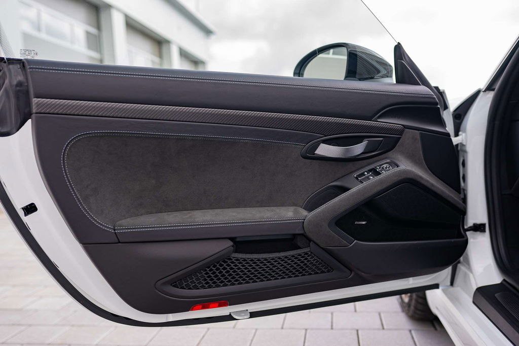 Porsche 718 Cayman GT4 RS